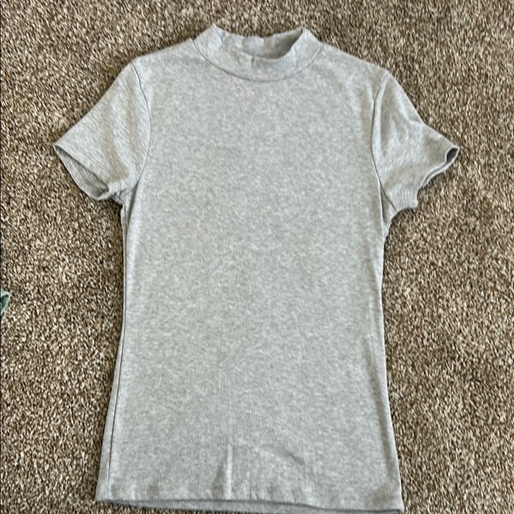 BUCKLE: Classic Gray Women's Top